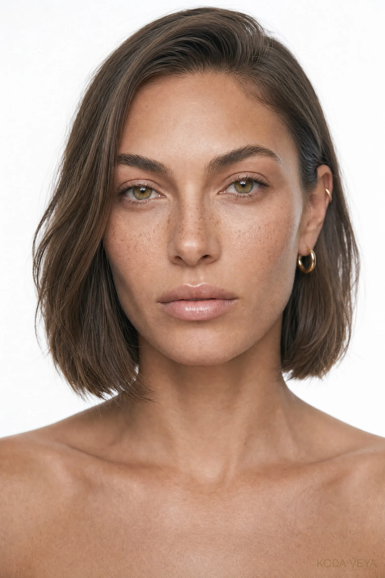 Look 01, Barely There: Koda with brushed brows, balm lips and almost no visible makeup